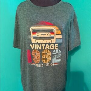SHEIN Green Vintage 1982 Graphic Tee